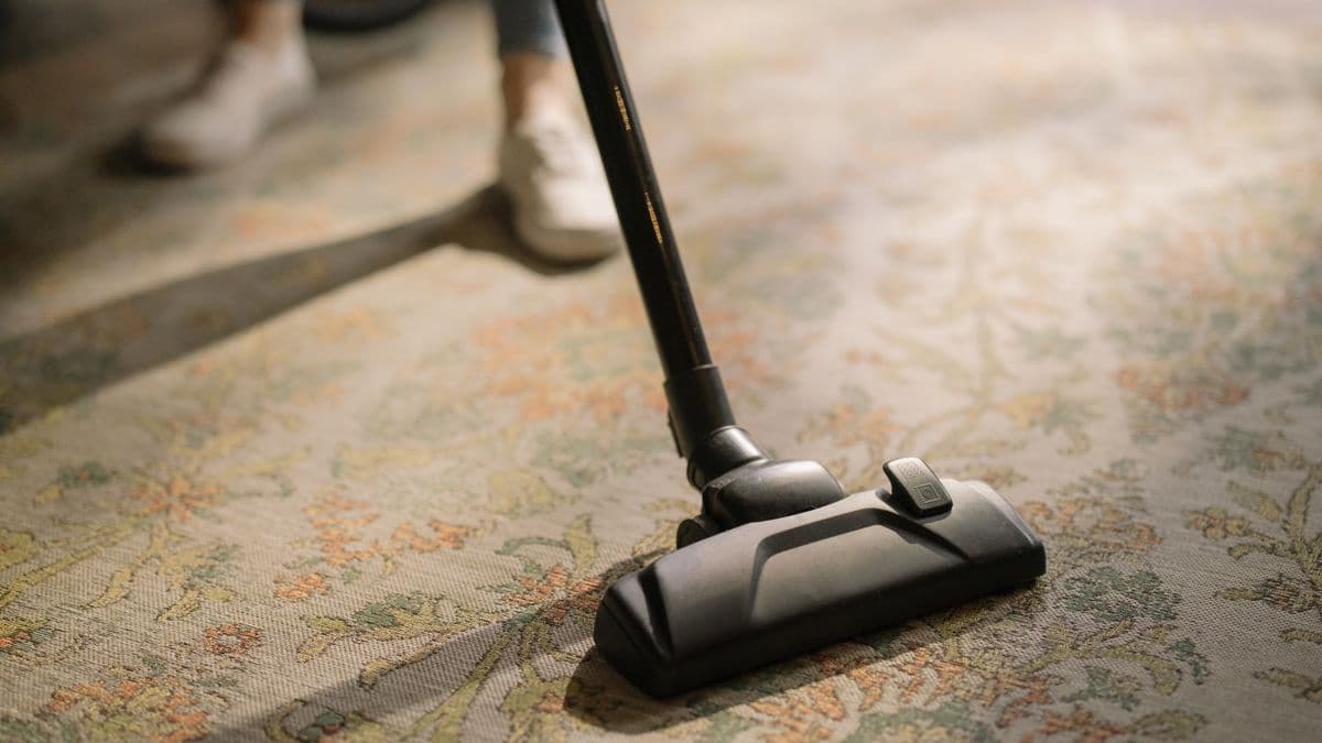 Steam Cleaning vs Dry Cleaning Carpets
